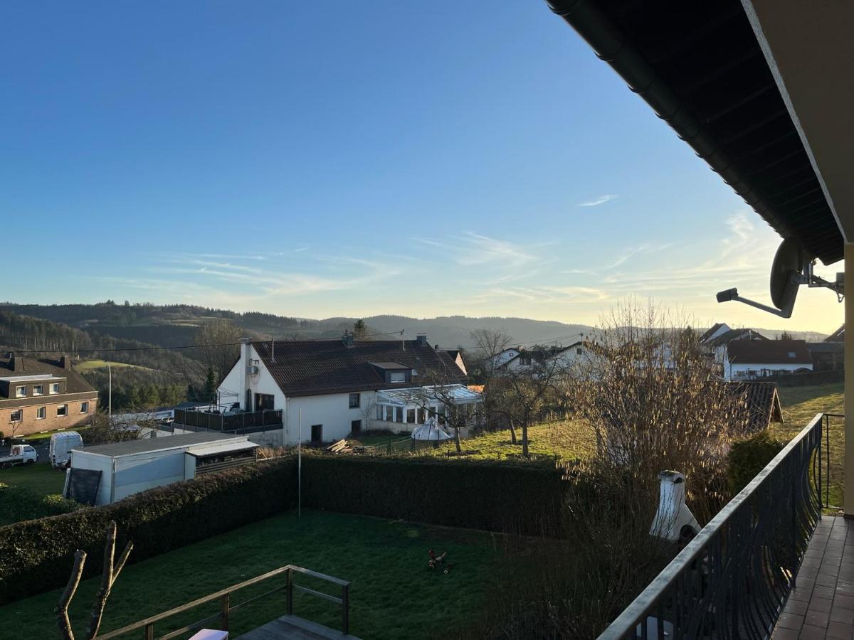 Wohnung Mit Panoramablick Gerolstein Bagian luar foto