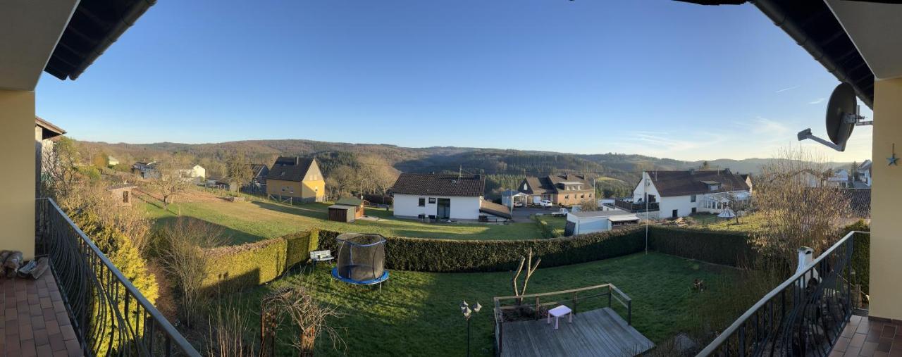 Wohnung Mit Panoramablick Gerolstein Bagian luar foto